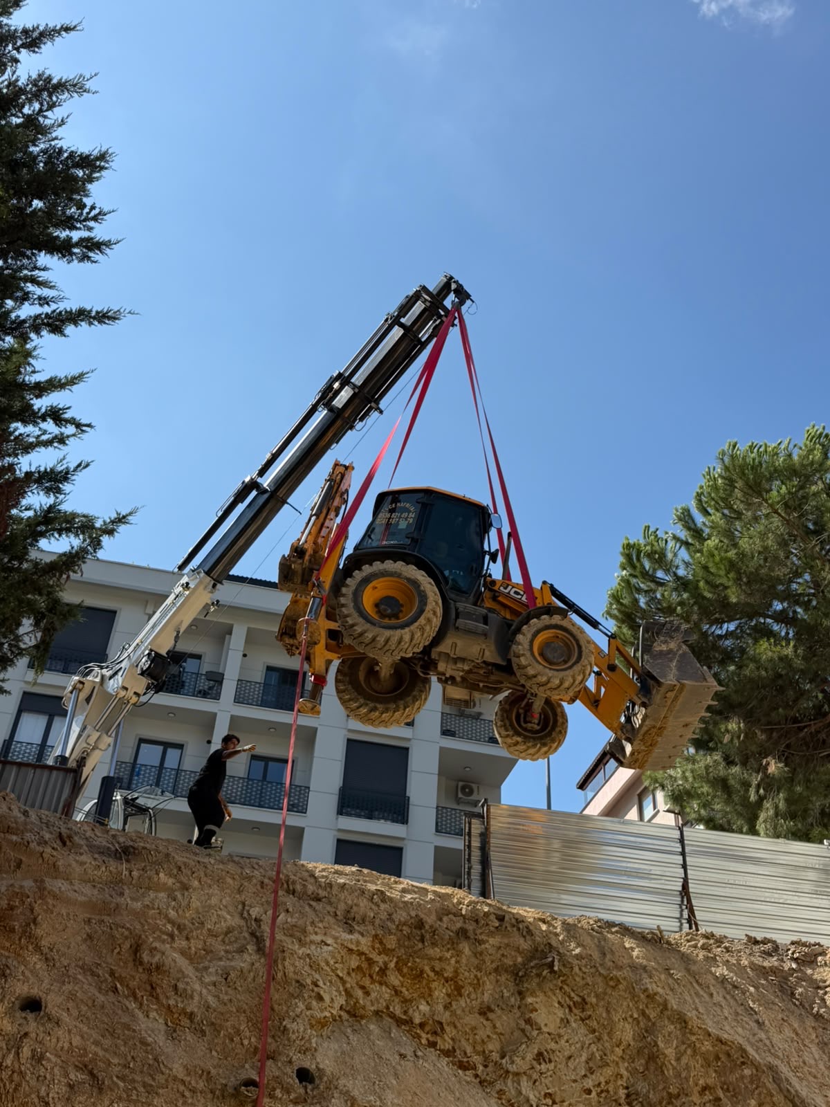 Vinçle Kepçe İndirme Operasyonu
